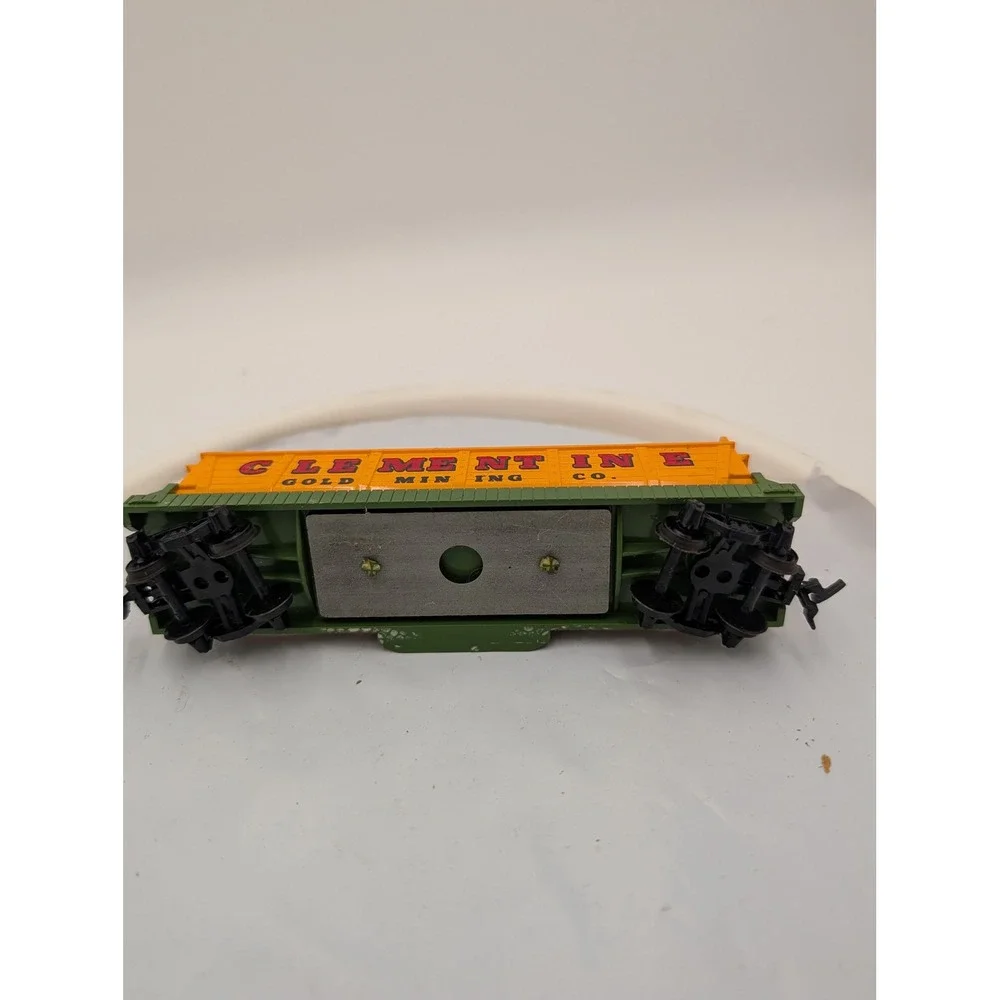 HO Scale Clementine Gold Mining Co Boxcar Yellow Green Model Train Rolling Stock